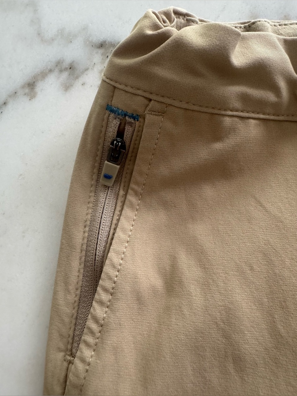Vineyard Vines Boys’ Performance On-The-Go Pants in Khaki, Size 18 - Picture 5 of 9